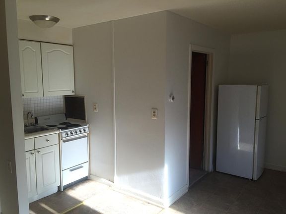 2nd image of 4100 Woodland Ave APT 1