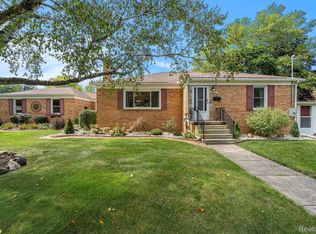 409 N McKinley Rd, Flushing, MI 48433