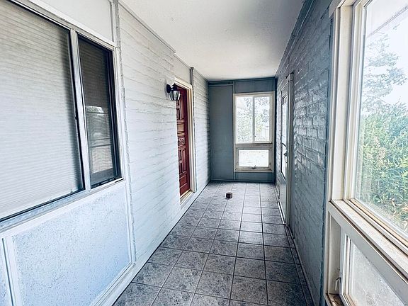 3rd image of 404 Malachite Ave