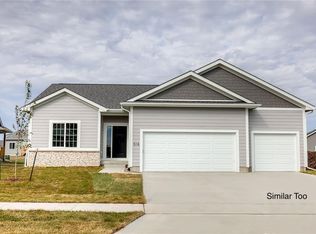 231 Crossroads Ct, Polk City, IA 50226