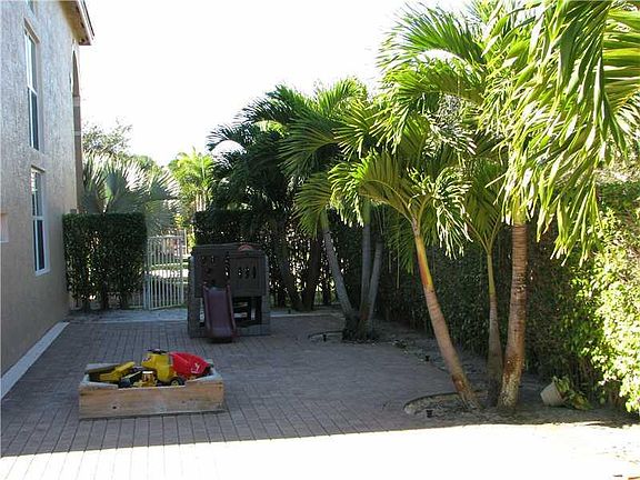 3rd image of 9702 Napoli Woods Ln