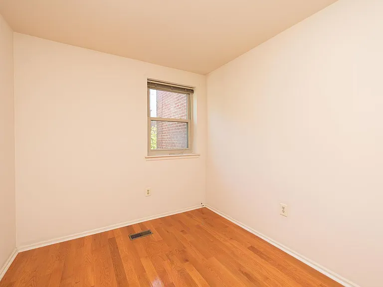 215 N 23rd St — Photo 25