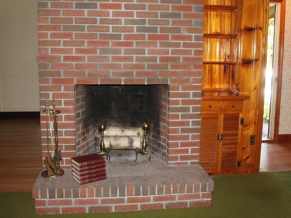 4th image of 11 Cloverdale Ave