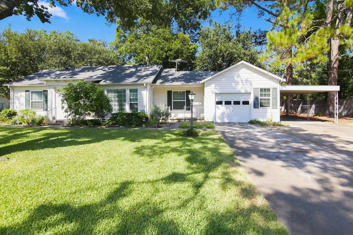 603 Merritt St in Fort Worth, TX 76114 — Photo 4