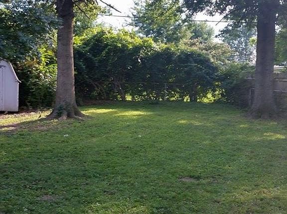 3rd image of 360 E Tiverton Way