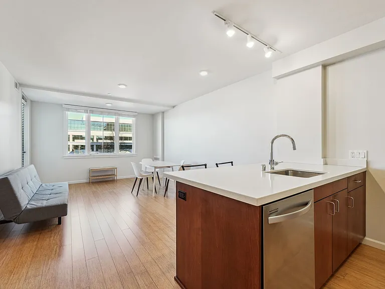 Addison Arts Apartments — Photo 161