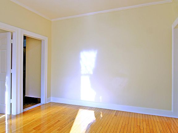 3rd image of 1733 University Ave APT 4