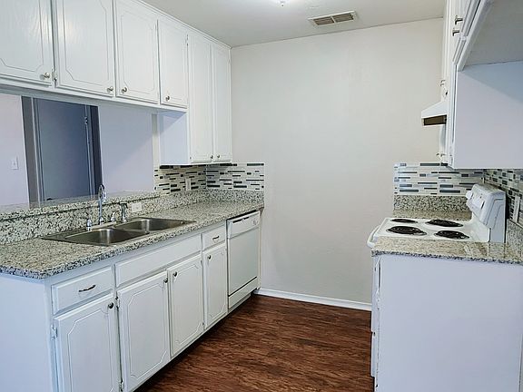 4th image of 16042 Pawnee Dr