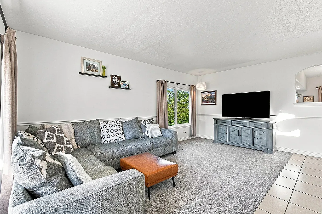 6 bed, 3.5 bath, 3720 sqft, $6,000 — Photo 3