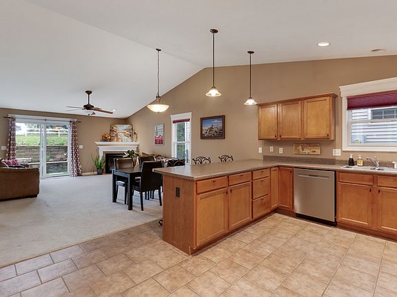 3rd image of 909 Wartburg Dr
