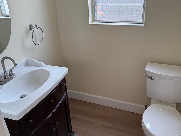 Downstairs 1/2 bath