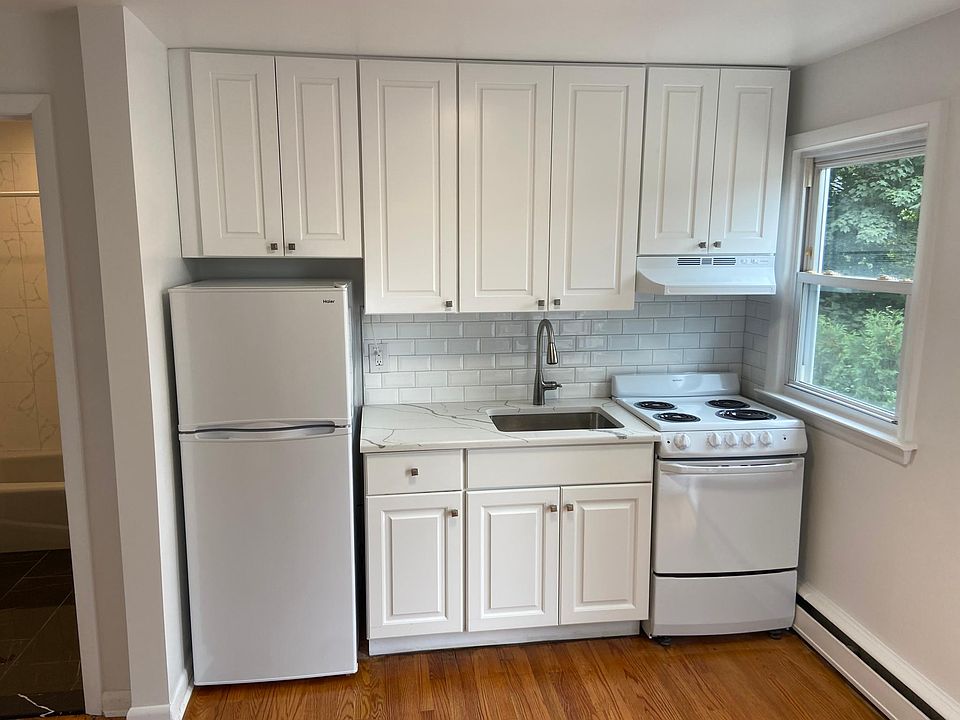 1st image of 65 Meadow Ln