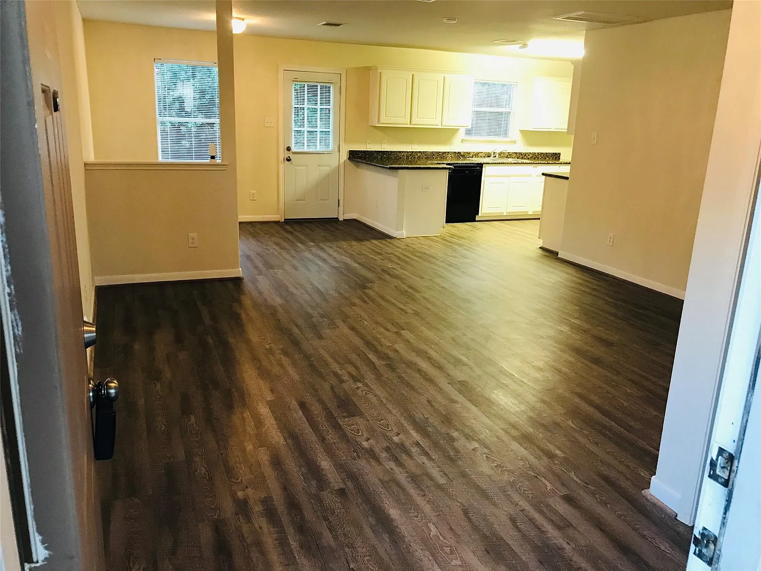 4 bed, 2.5 bath, 1890 sqft, $2,150 — Photo 3