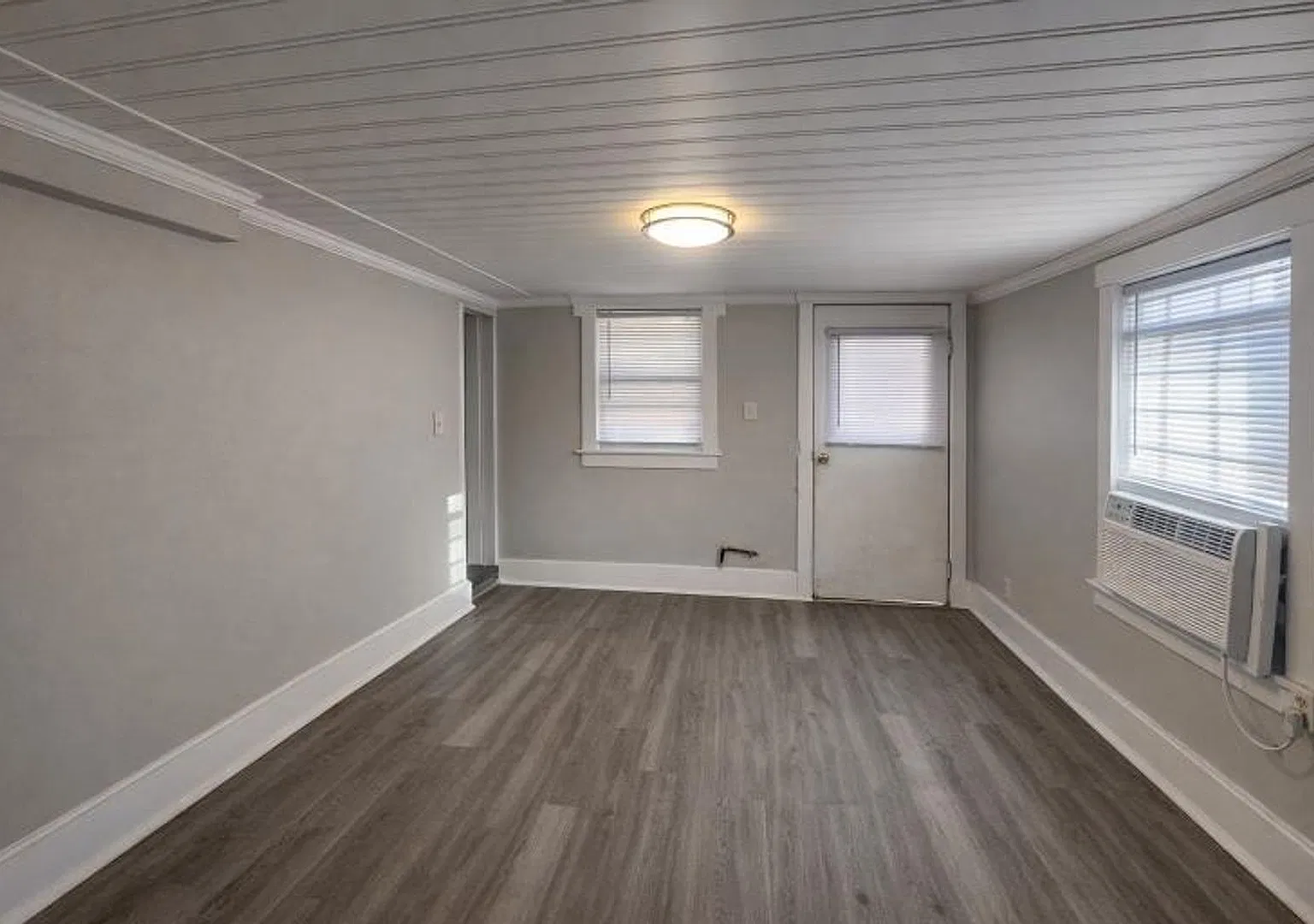 Cumberland Drive Triplex — Photo 1