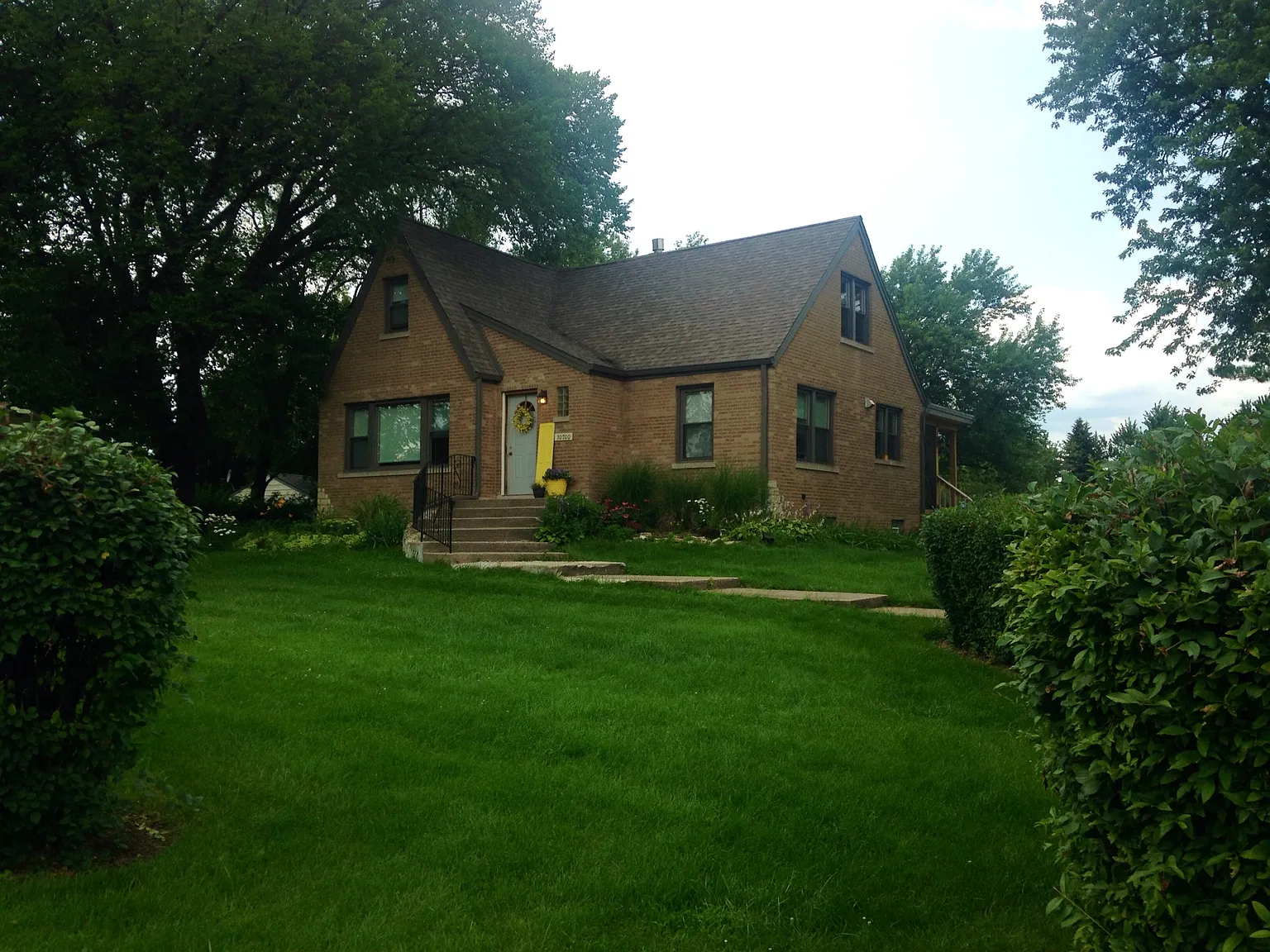 10700 Crestview Rd photo 1