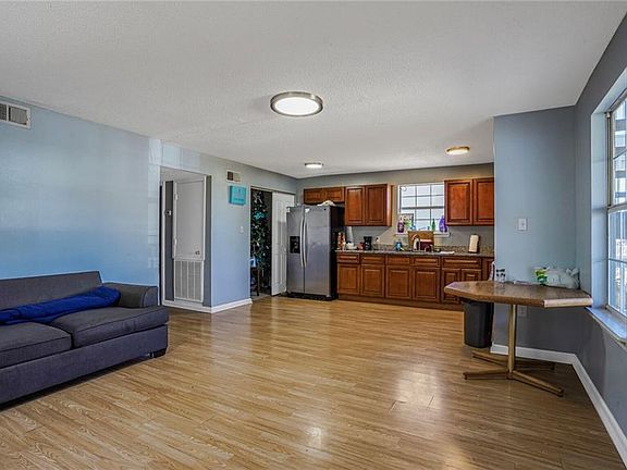 5th image of 8812 Apple St