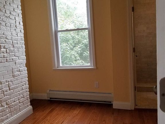 5th image of 206 Fairview Ave APT 3