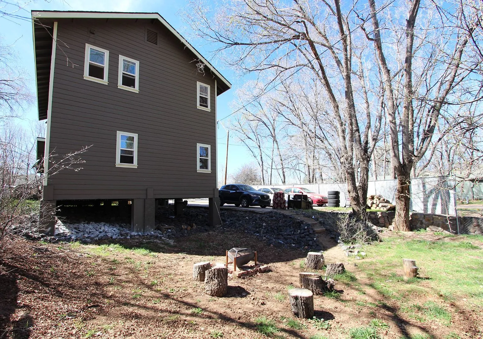 Spacious 3BR Home | Private Bathrooms + Ample Off Street Parking — Photo 3