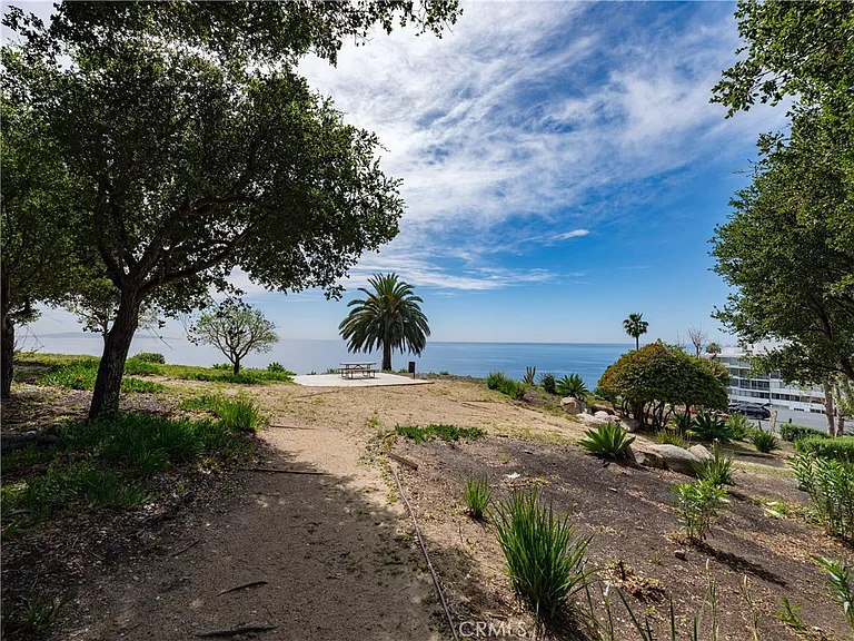 17352 W Sunset Blvd — Photo 24