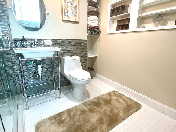 5th image of 1111 Arlington Blvd APT 1011