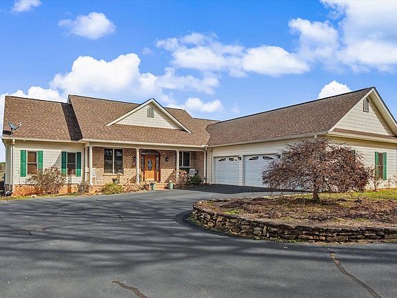 2nd image of 122 Skyview Dr