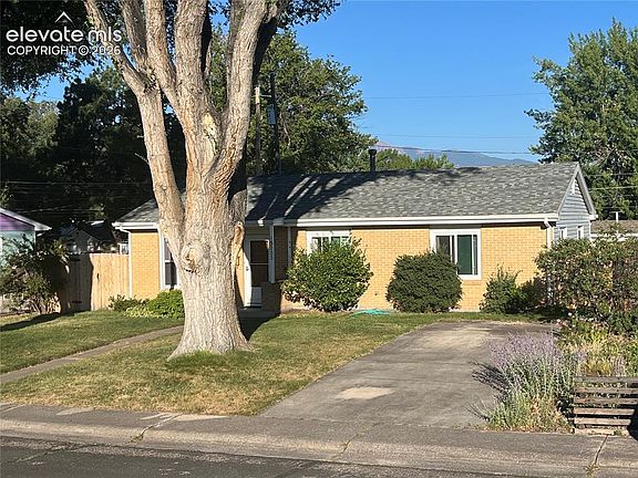 3rd image of 3202 Poinsetta Dr