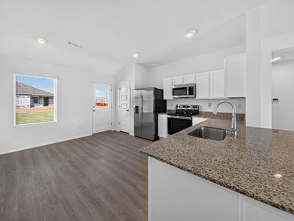 4th image of 2709 Major St