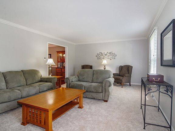 2nd image of 36W886 Hawthorn Dr