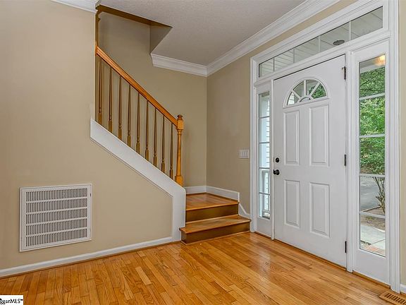3rd image of 35 Summer Glen Dr