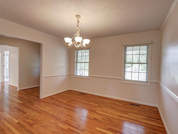 3rd image of 119 Kings Grant Dr