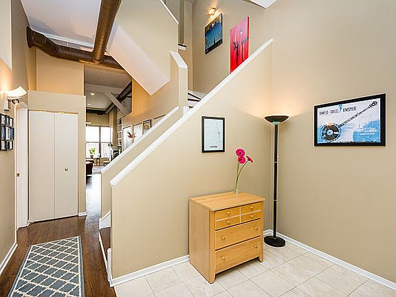 5th image of 1760 W Wrightwood Ave APT 302