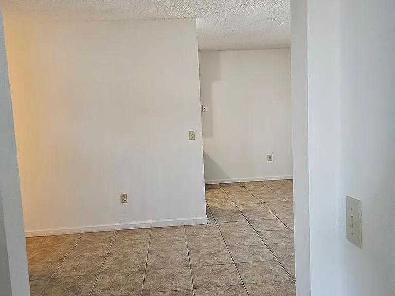 120 N Eaton Ave — Photo 2