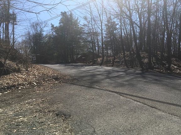 5th image of 445 White Schoolhouse Rd