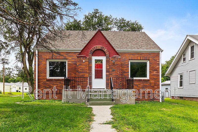 1st image of 4102 N 40th Ave