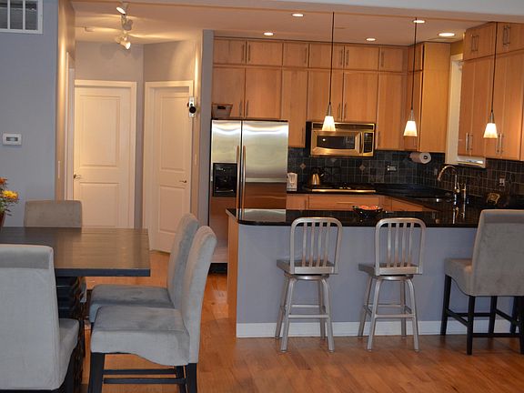 3rd image of 2614 N Wilton Ave