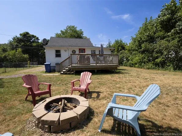 51 1st Ave, Shediac, NB E4P 4E8