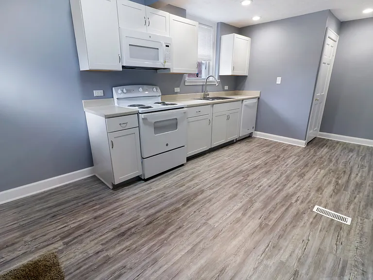 635 S Eureka Ave — Photo 9