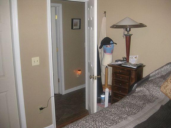 5th image of 810 Borden Ave