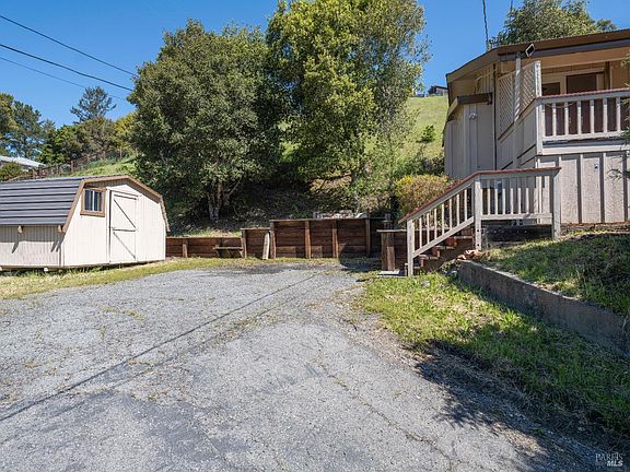 3rd image of 277 Railroad Avenue
