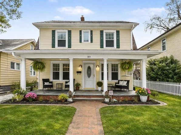 1313 E Mishawaka Ave, Mishawaka, IN 46544