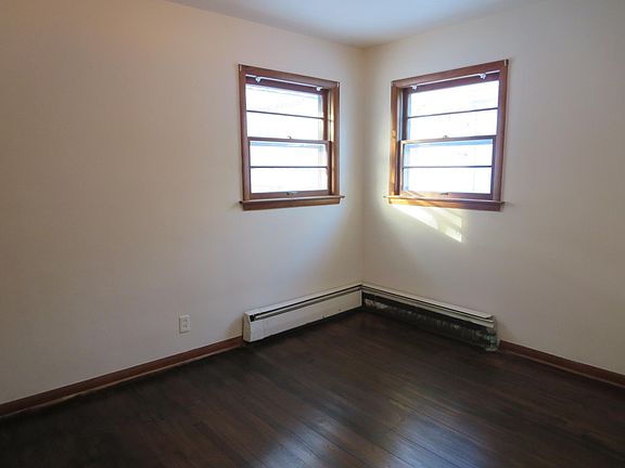 5th image of 323 Hunter Ave