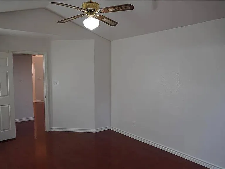 2103 Bluebonnet Dr — Photo 7