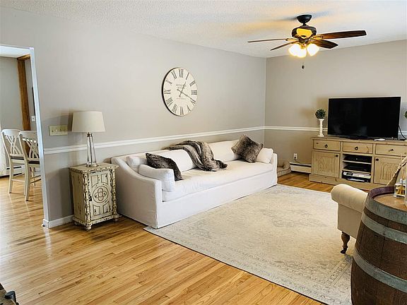 3rd image of 15 W Terrace Ct