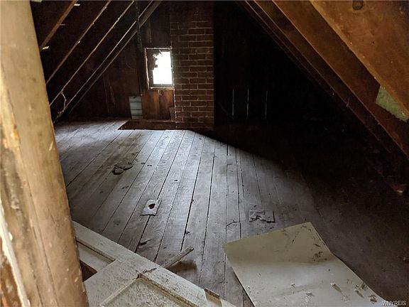 3rd image of 402 Northland Ave