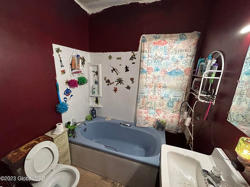 5th image of 42 Burr Street