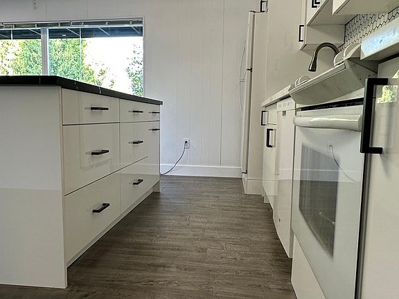 4th image of 16304 47th Pl S