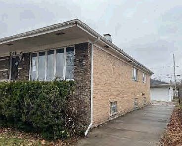 3rd image of 649 Escanaba Ave