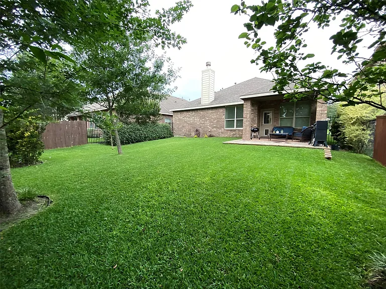 110 N Hawkhurst Cir — Photo 16