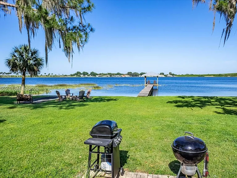924 Lake Dr E — Photo 40