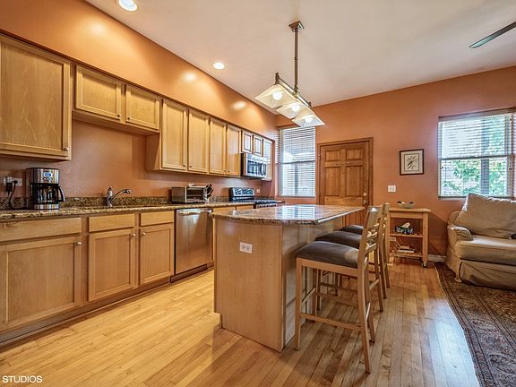 5th image of 5728 N Kenmore Ave APT 3N